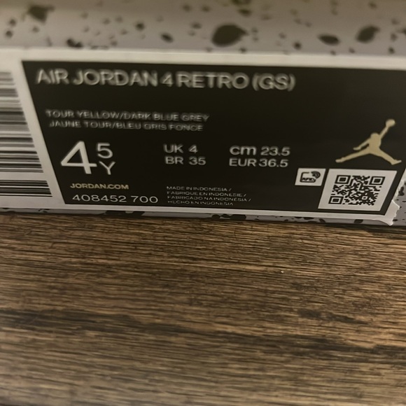 Air Jordan 4 Retro- Lightnings size 4.5 (Grade school) - Picture 3 of 8